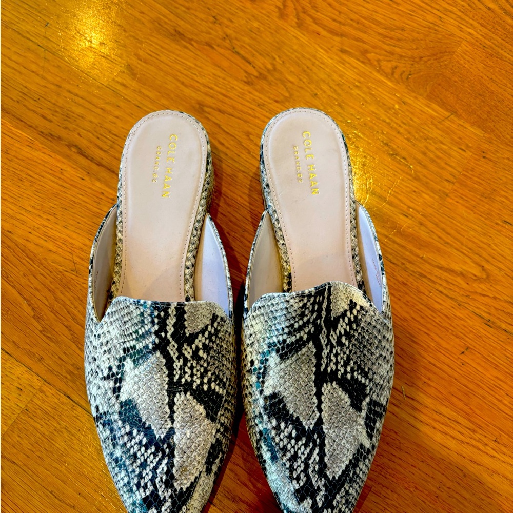 COLE HAAN piper leather snake skin slip on Flats Mules